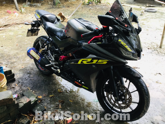 Yamaha R15v3 indean